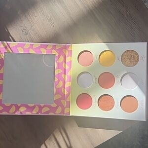 Eyeshadow makeup palate